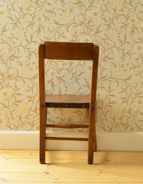 キッチンチェア アンティーク チェア シンプルなアンティークチェア、学校で使われていたスクールチェア。後ろ姿も可愛いスクールチェア。(k-849-c)