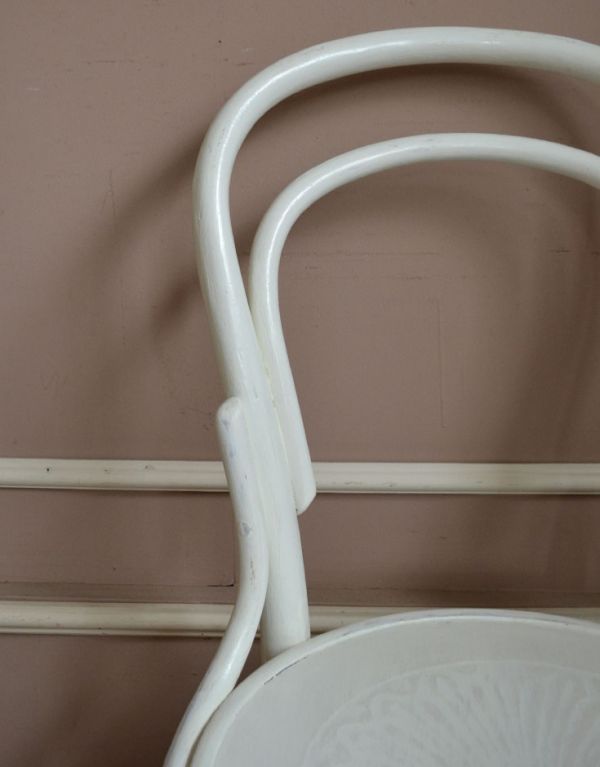 k-899-c アンティークベントウッドチェア(ホワイト)の背もたれ