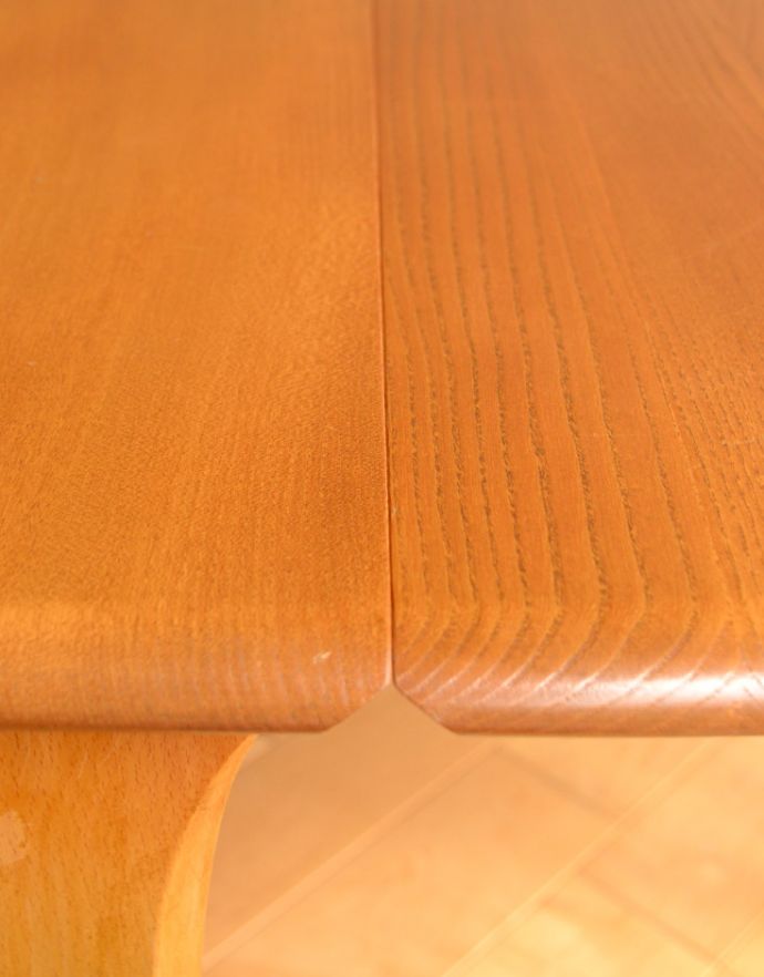 アーコールの家具　アンティーク家具　アーコール社のアンティーク家具、伸張式のコーヒーテーブル。メンテナンスをしてありますので、つなぎ目も美しいです。(k-910-f-1)