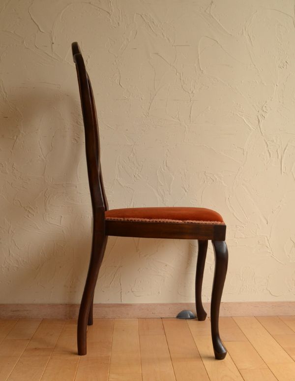 サロンチェア アンティーク チェア マホガニー材のアンティークチェア、美しい背もたれのサイドチェア。横から見ても脚の美しいラインが楽しめます。(k-926-c)