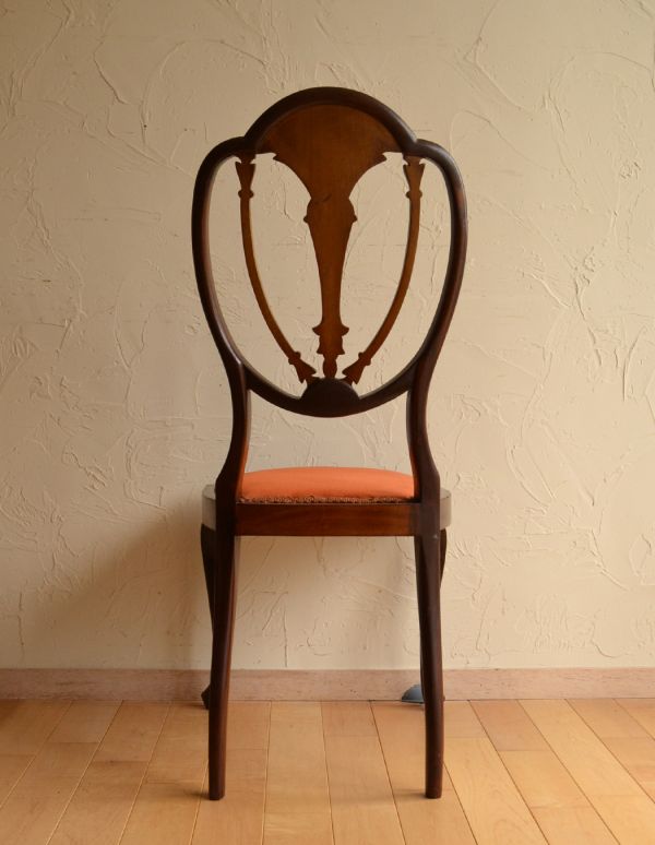 サロンチェア アンティーク チェア マホガニー材のアンティークチェア、美しい背もたれのサイドチェア。アンティークらしく、流行を追わずに長く使えるデザイン。(k-926-c)