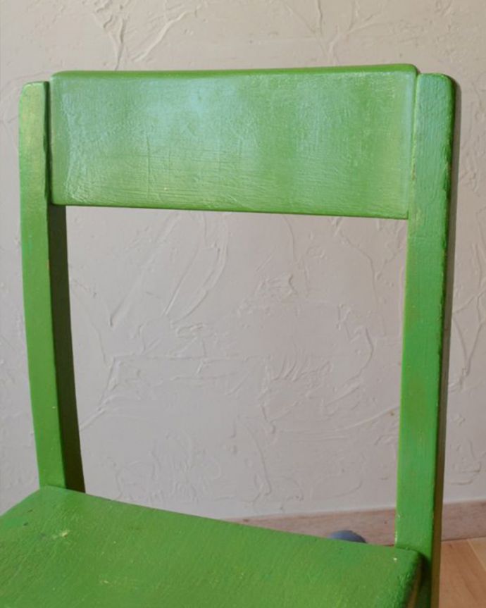 キッチンチェア　アンティーク チェア　可愛いアンティークの椅子、グリーンペイントのチャイルドチェア。なんだか懐かしい素朴なデザイン。(k-944-c)