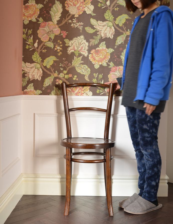 ベントウッドチェア　アンティーク チェア　イギリスから届いたアンティーク椅子、ブラウンカラーのベントウッドチェア。ベントウッドチェアの中でもシンプルなデザインが２バータイプ。(k-972-c)