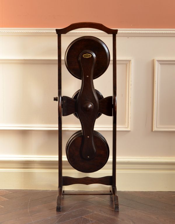 ロイドテーブル　アンティーク家具　ティータイムに使える小ぶりなアンティークのケーキスタンド（テーブル）。こんなにコンパクトになります。(k-976-f)