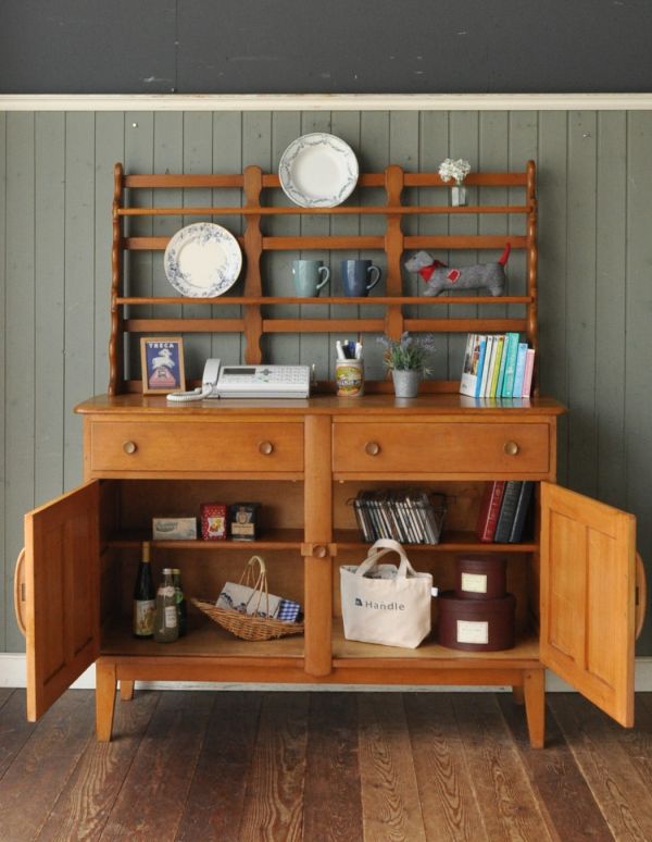 アーコールの家具　アンティーク家具　めずらしい形のアーコールの家具、カッコイイデザインのウェルシュドレッサー。飾り棚はしっかり修復しました。(k-983-f)