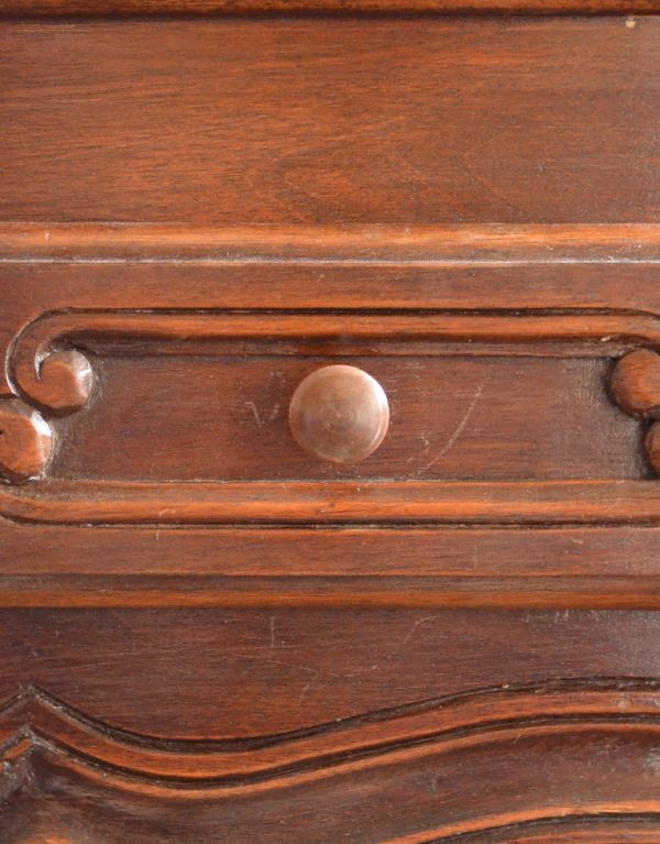 アンティーク家具 南フランスのアンティーク家具、おしゃれなドレッシングチェスト。木製の真ん丸な取っ手です。(k-991-f)