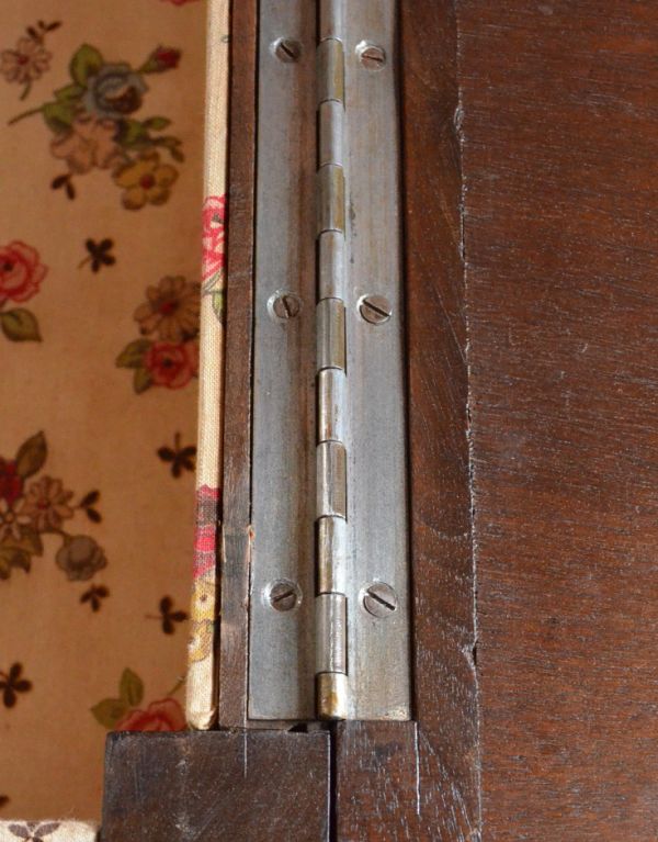 アンティーク家具 南フランスのアンティーク家具、おしゃれなドレッシングチェスト。フタとなる扉は、しっかりと兆番で固定されています。(k-991-f)