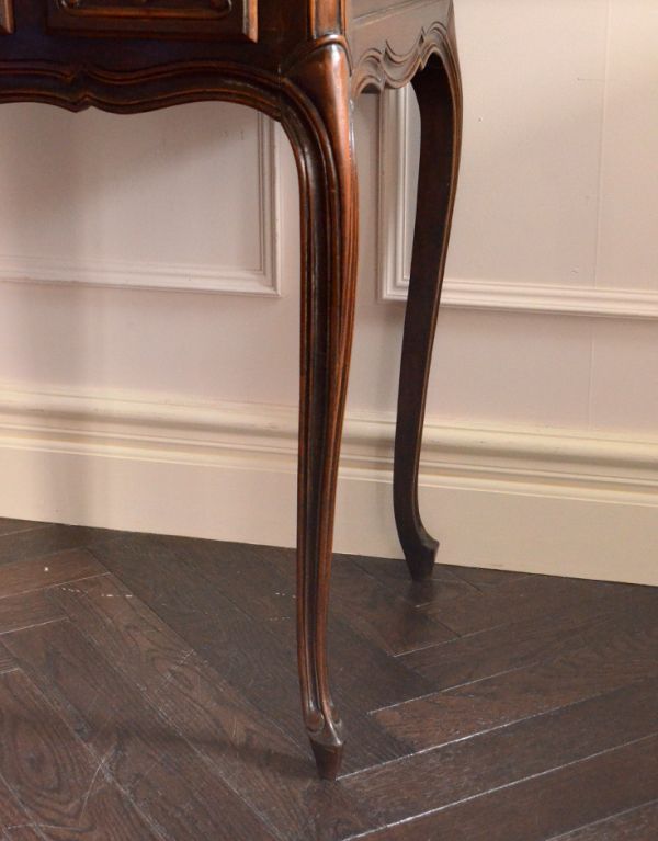 アンティーク家具 南フランスのアンティーク家具、おしゃれなドレッシングチェスト。脚付きのタイプは、風通しがいいです。(k-991-f)