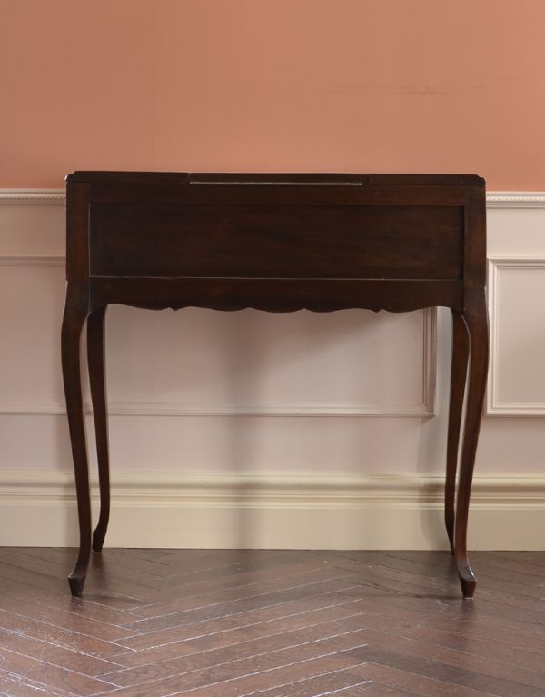 アンティーク家具 南フランスのアンティーク家具、おしゃれなドレッシングチェスト。裏側もキチンと仕上げているので、キレイな状態です。(k-991-f)