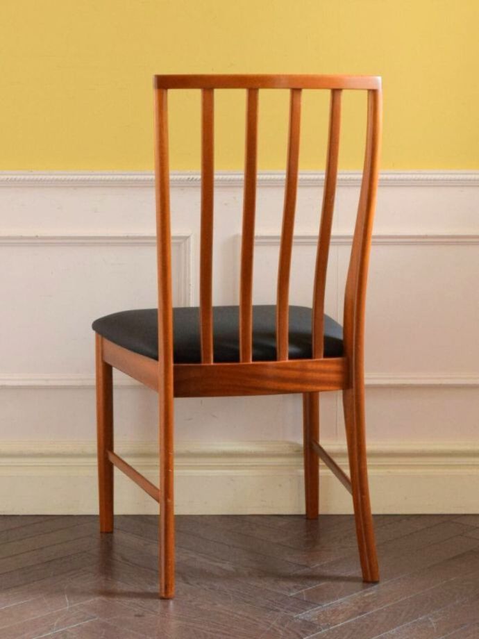 ビンテージチェアの後ろ姿