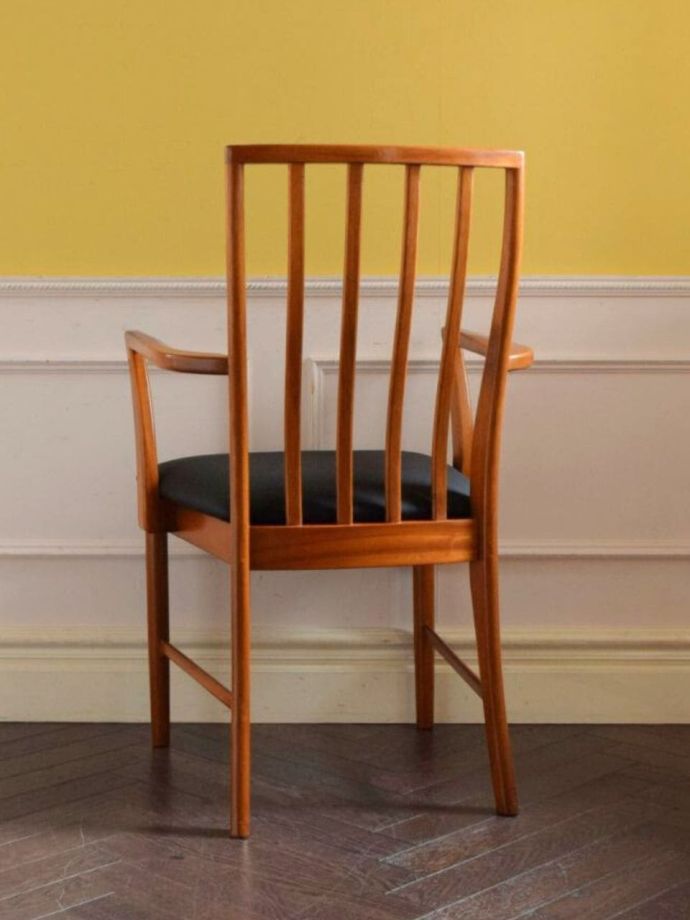 ビンテージチェアの後ろ姿