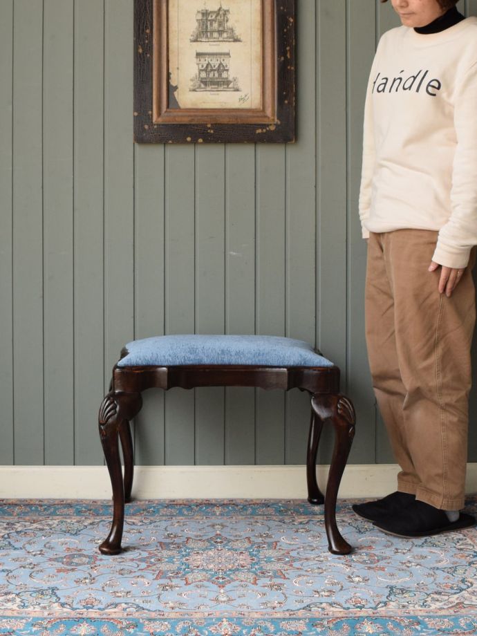 アンティークのピアノスツール