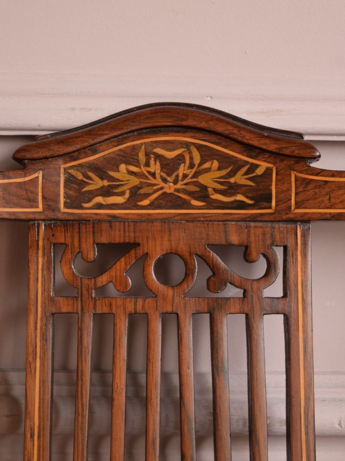 英国アンティークらしい装飾