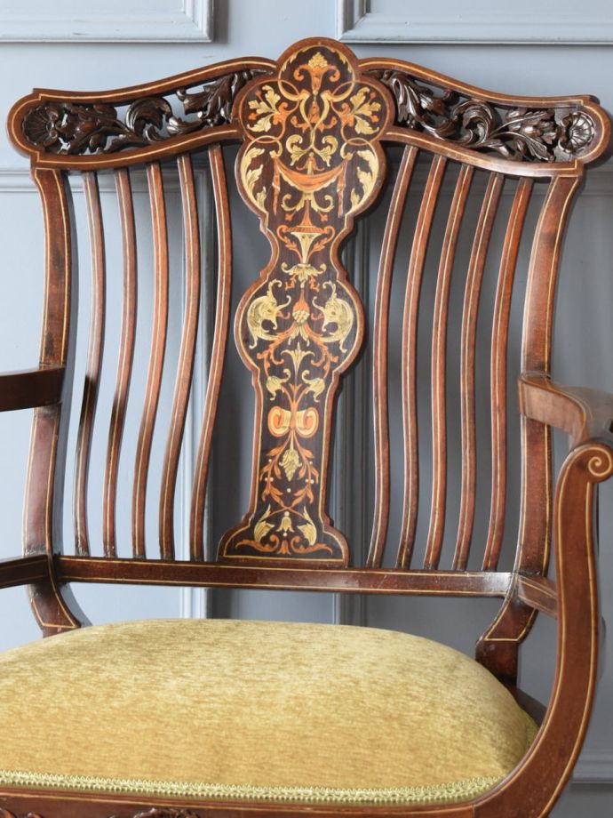 背もたれが美しいアンティークの椅子