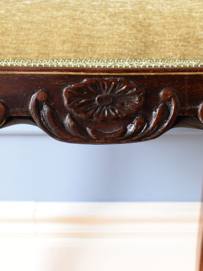 アンティークチェアの装飾