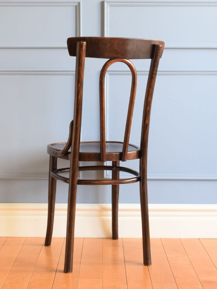 おしゃれな椅子、ベントウッドチェアの後ろ姿