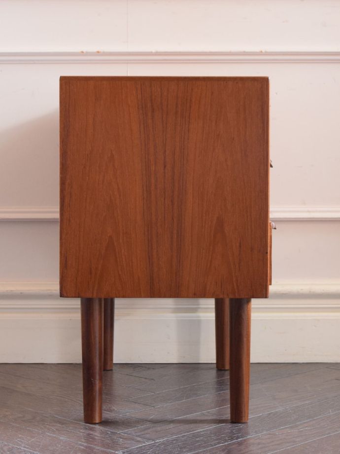 チェストの側面