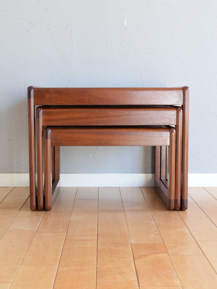 コーヒーテーブルの側面