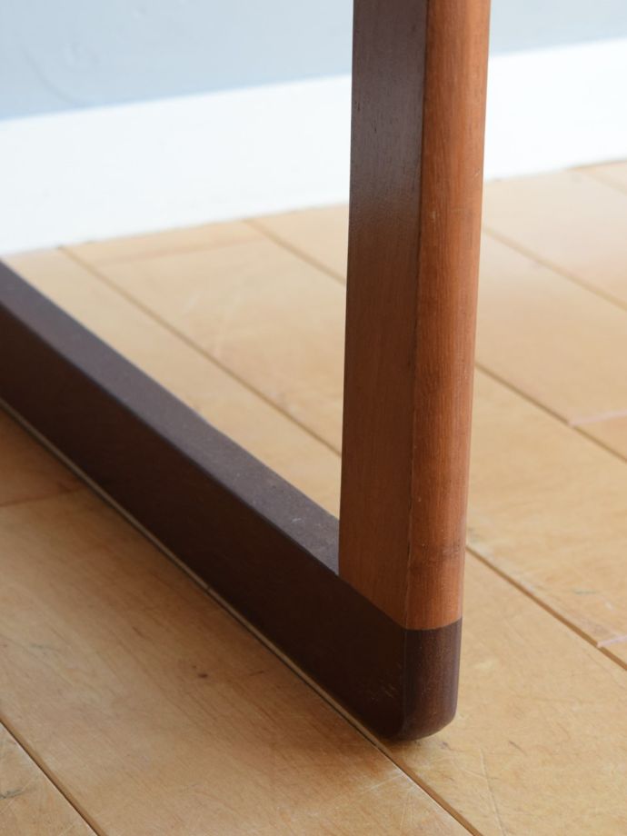 ビンテージテーブルの脚