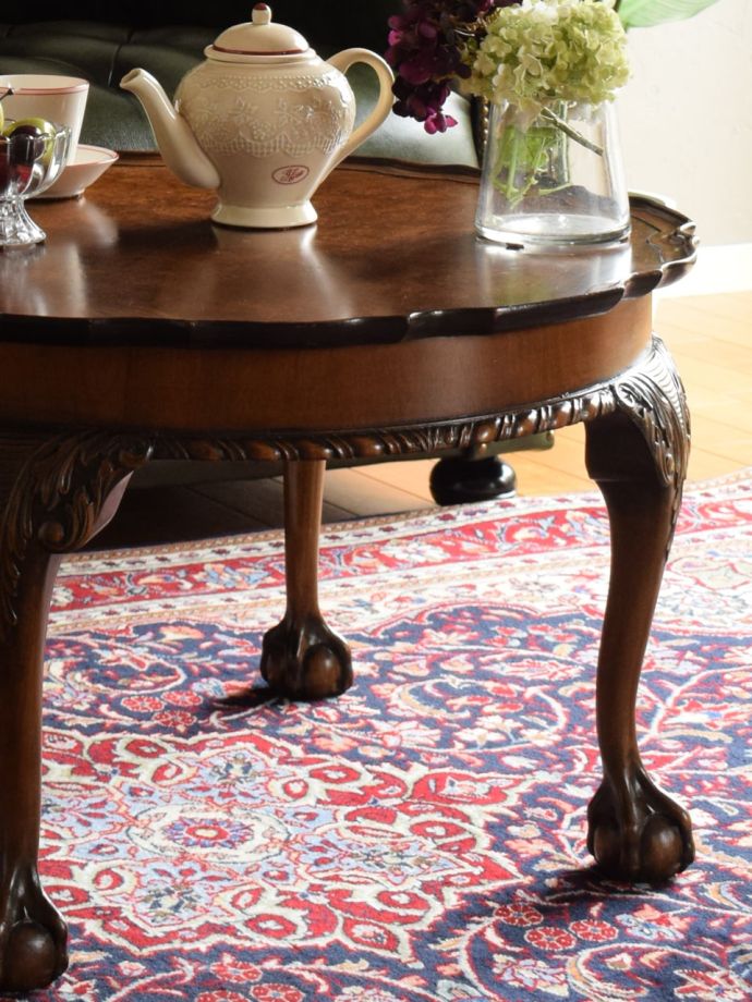 英国のアンティーク家具らしいデザイン