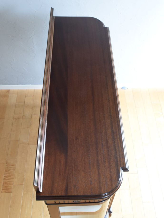 キャビネットの天板