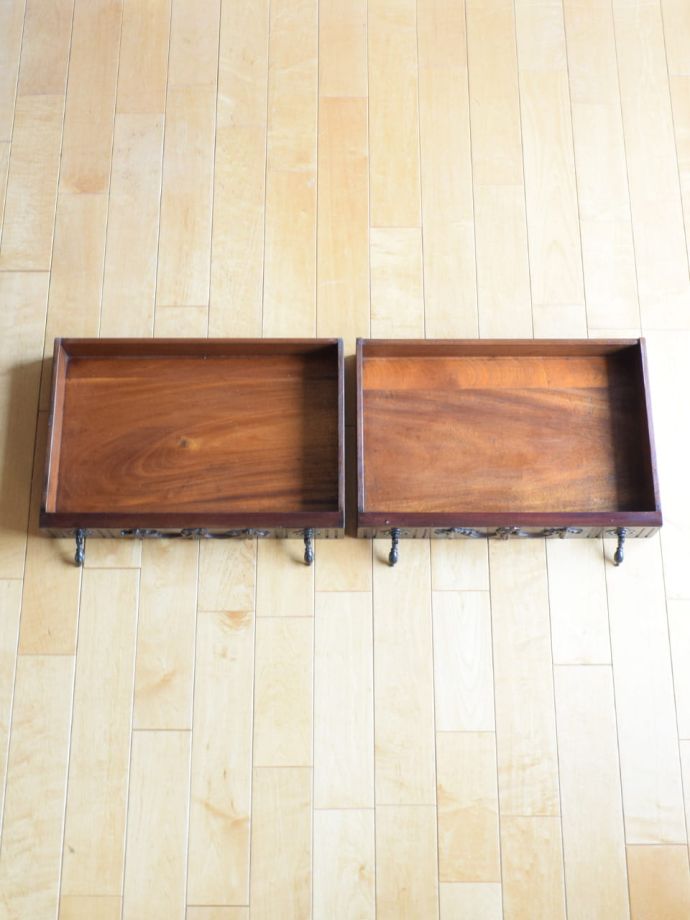 アンティーク家具の引き出しの中