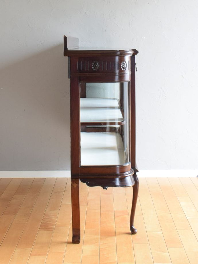 キャビネットの側面