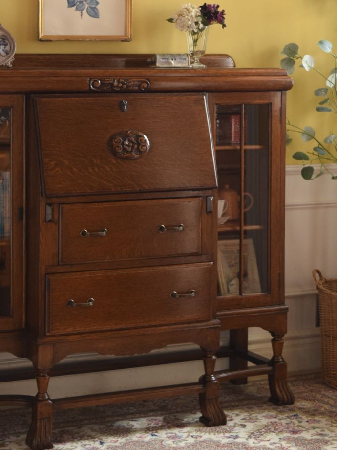 アンティーク家具らしさが漂うサイドバイサイド