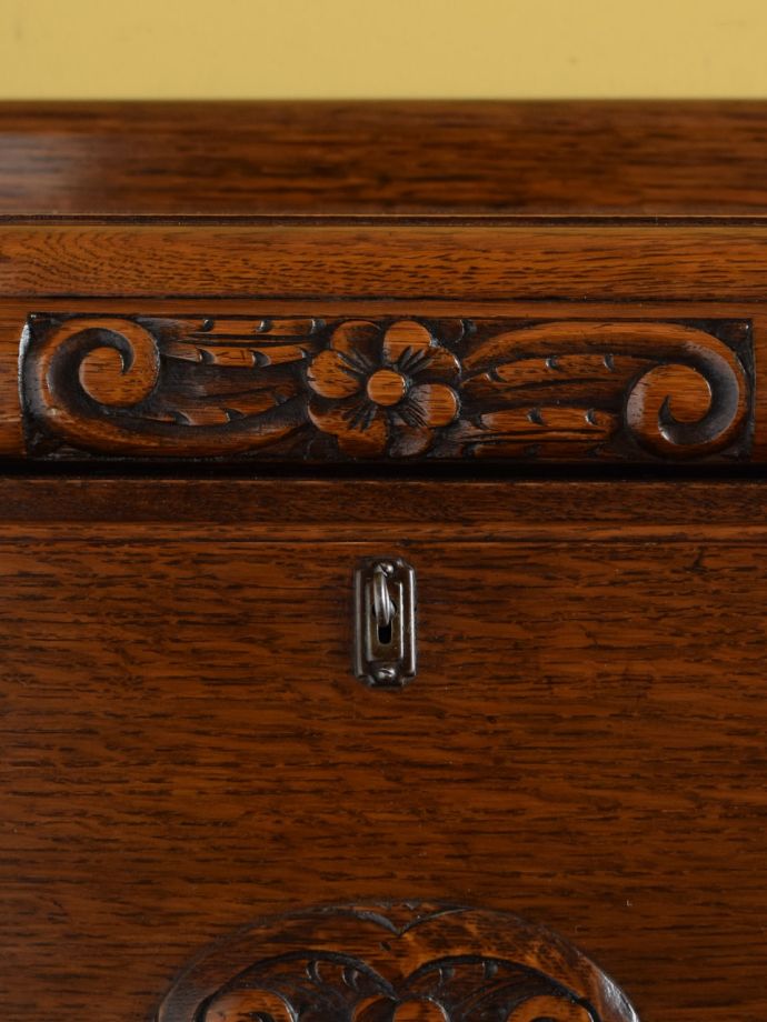 サイドバイサイドの彫り