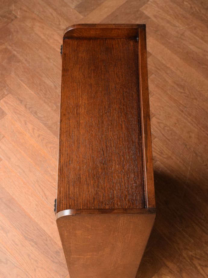 アンティークキャビネットの天板