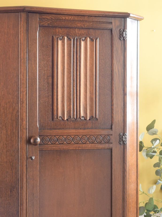 アンティーク家具らしさが漂うワードローブ