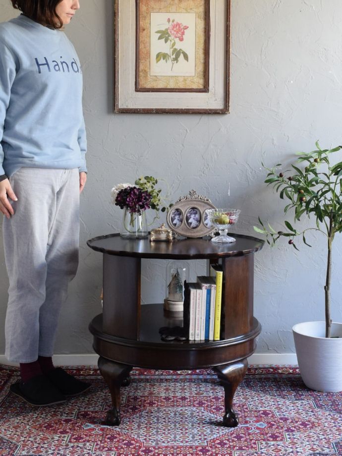 英国のアンティーク家具、リボルビングブックケース