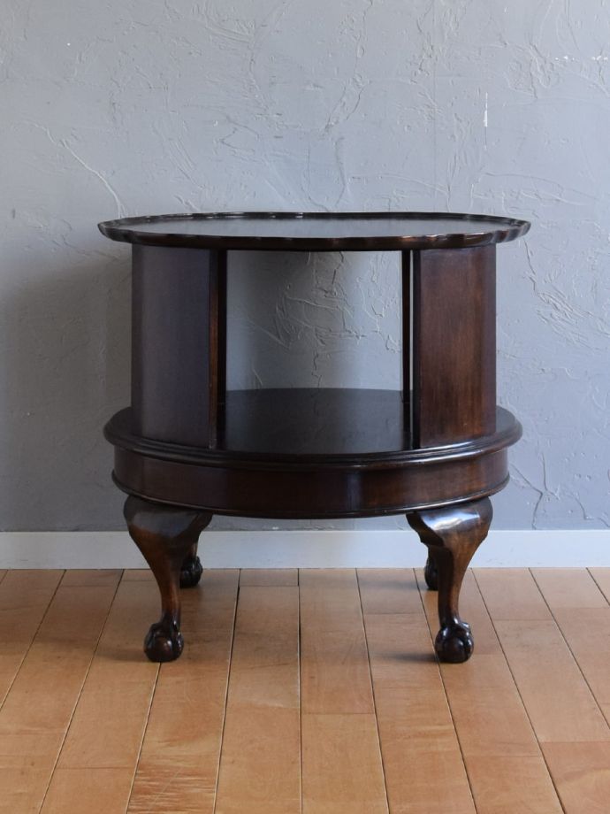 アンティーク本棚の後ろ姿