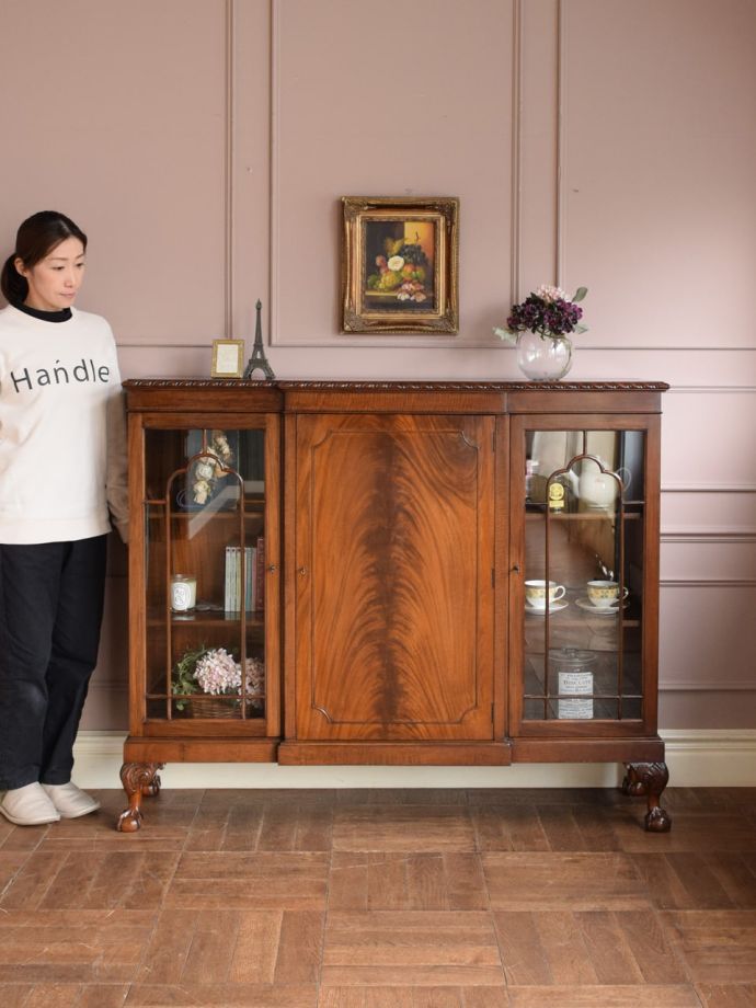 英国アンティークのキャビネット