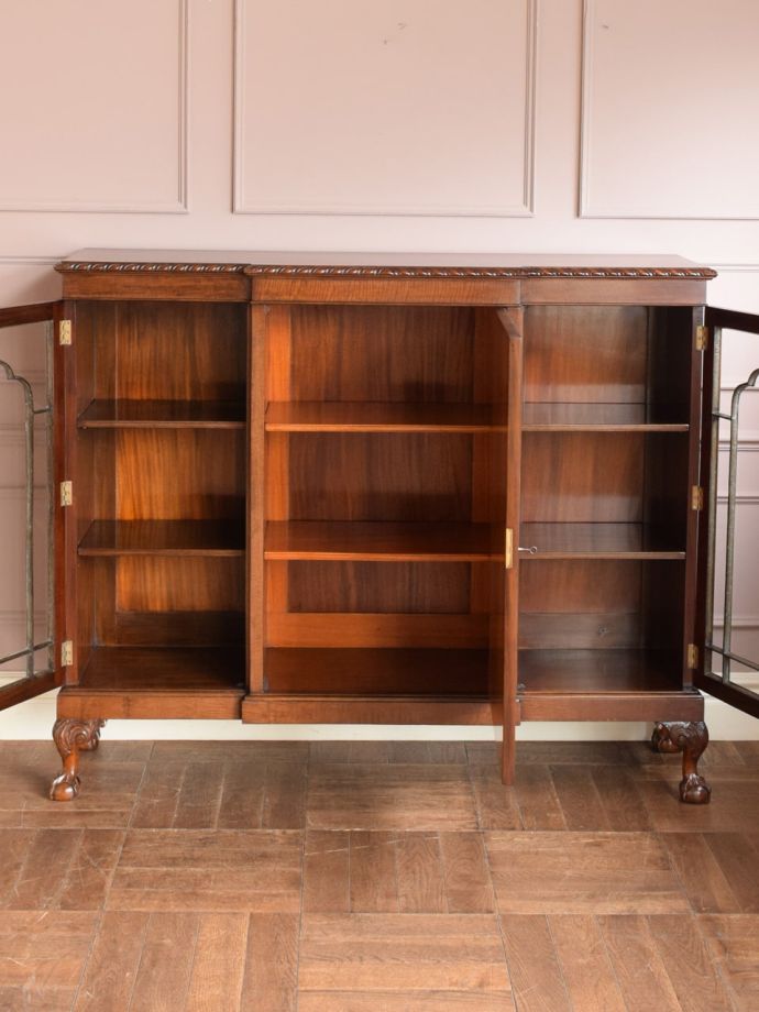 アンティークキャビネットの扉の中