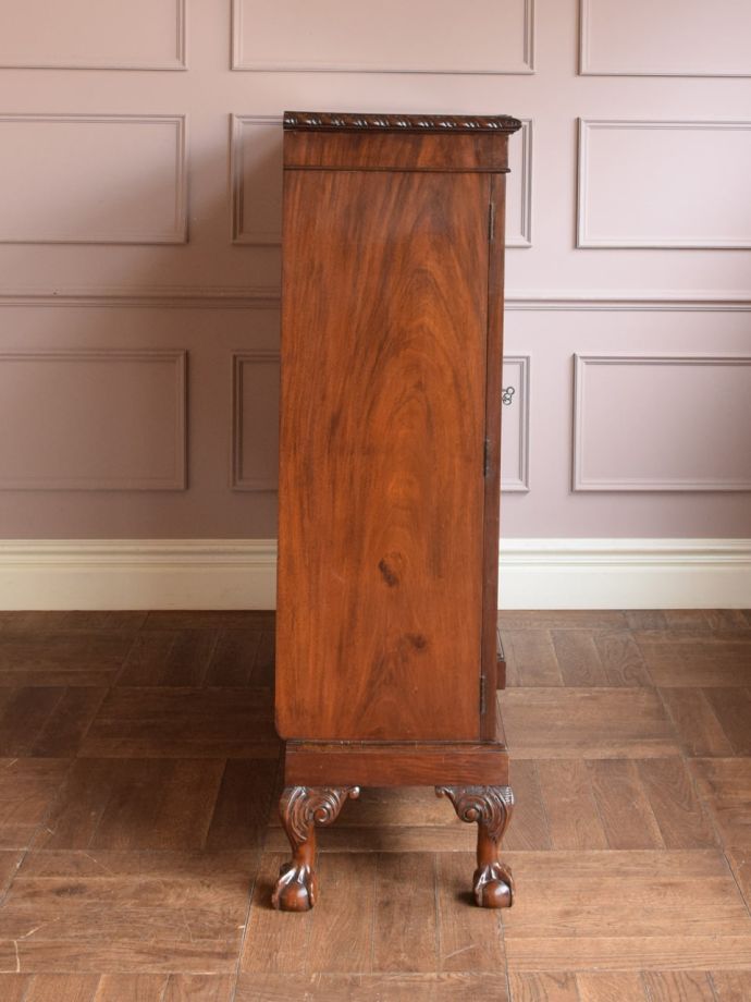 キャビネットの側面