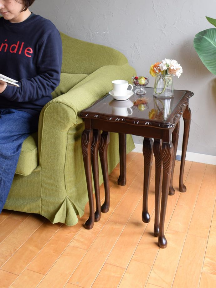 英国スタイルのアンティークテーブル