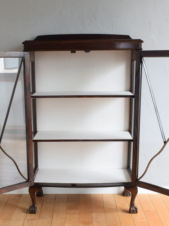 キャビネットの扉の中