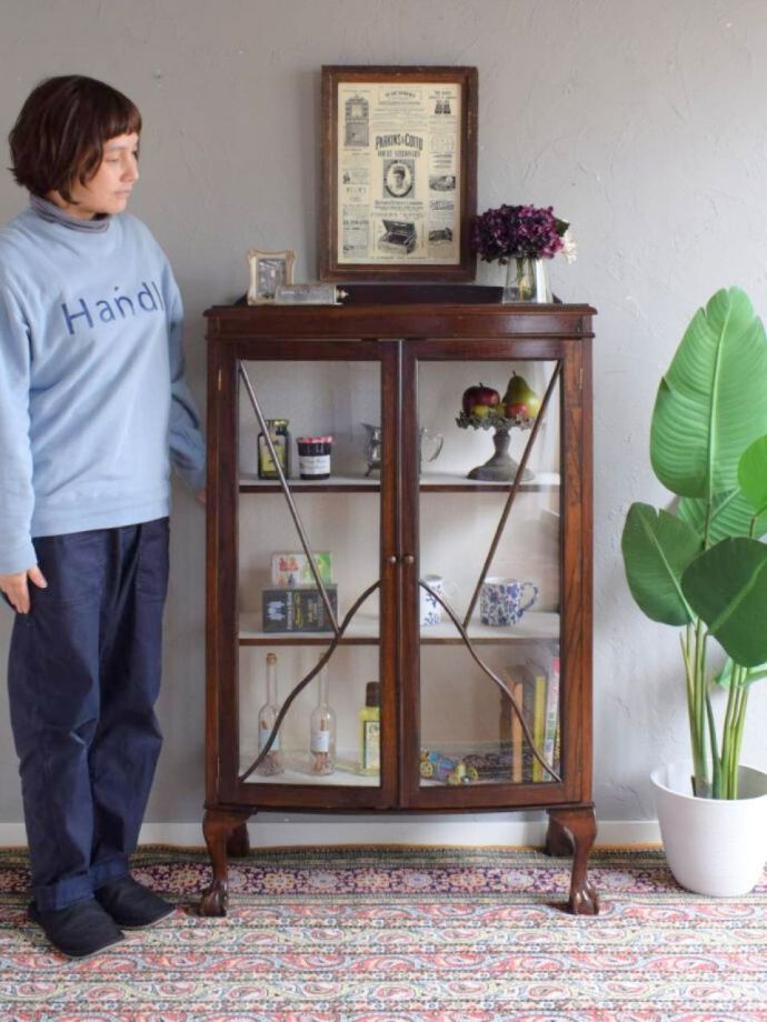 英国アンティークのキャビネット