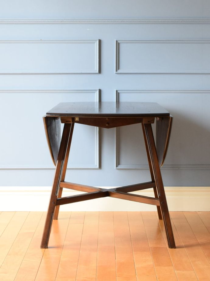 アーコール（ERCOL)社のビンテージ家具、伸張式のドロップリーフ