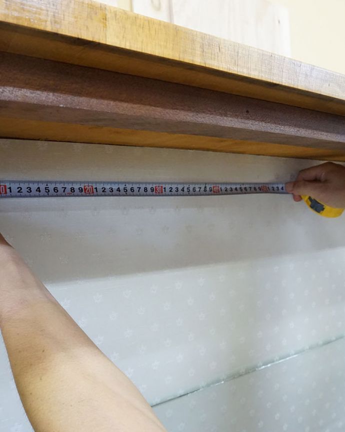 Handleのオリジナルサービス　家具の穴あけ加工( コード用 )。お客様のご希望の穴の位置をお知らせ下さい。(ME-05)