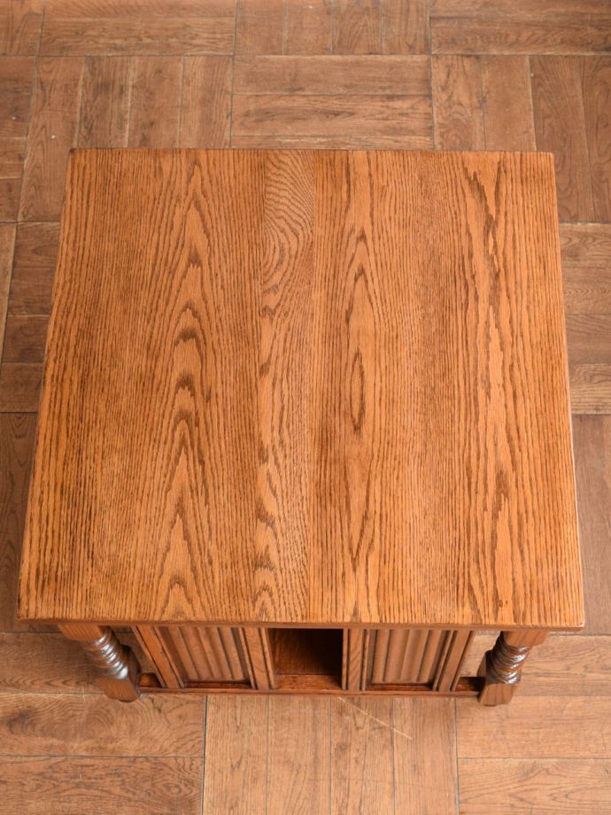 アンティークのテーブルの天板