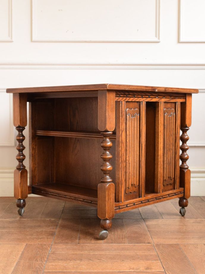 コーヒーテーブルの側面