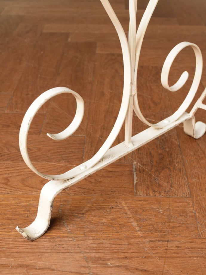 アンティークテーブルの脚