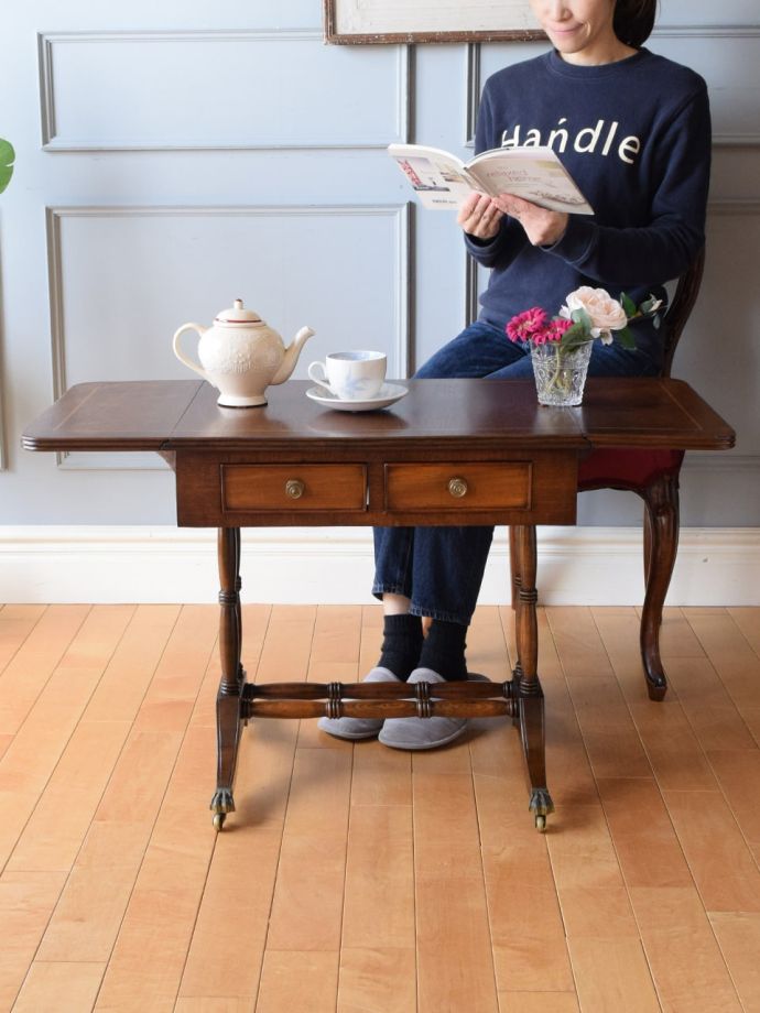 伸長式のコーヒーテーブル