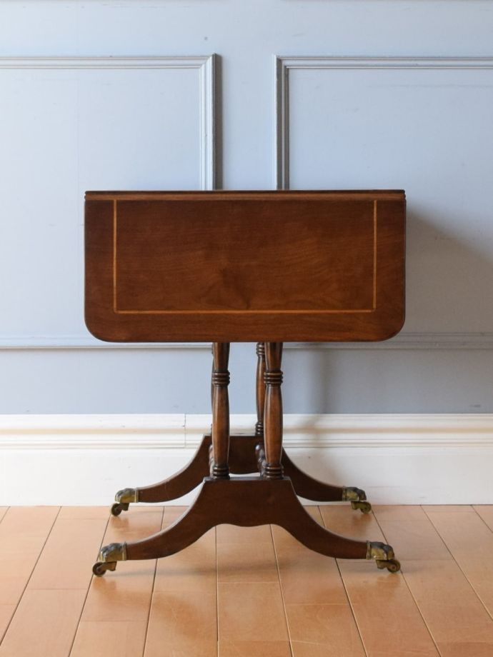 折り畳み式テーブルの反対側