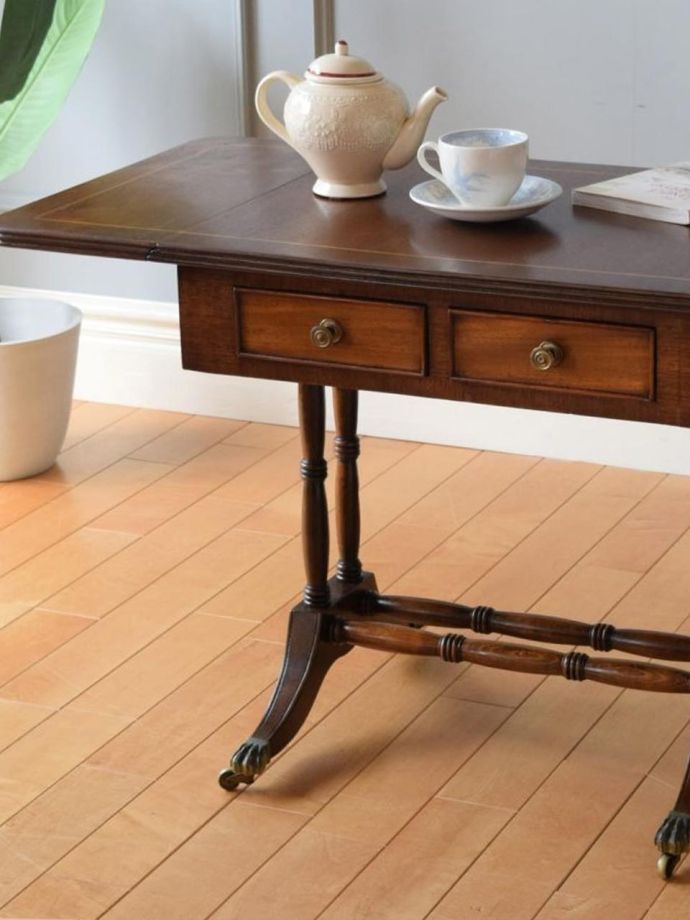 英国のアンティーク家具らしいデザイン