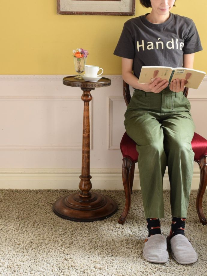 アンティークのオケージョナルテーブル