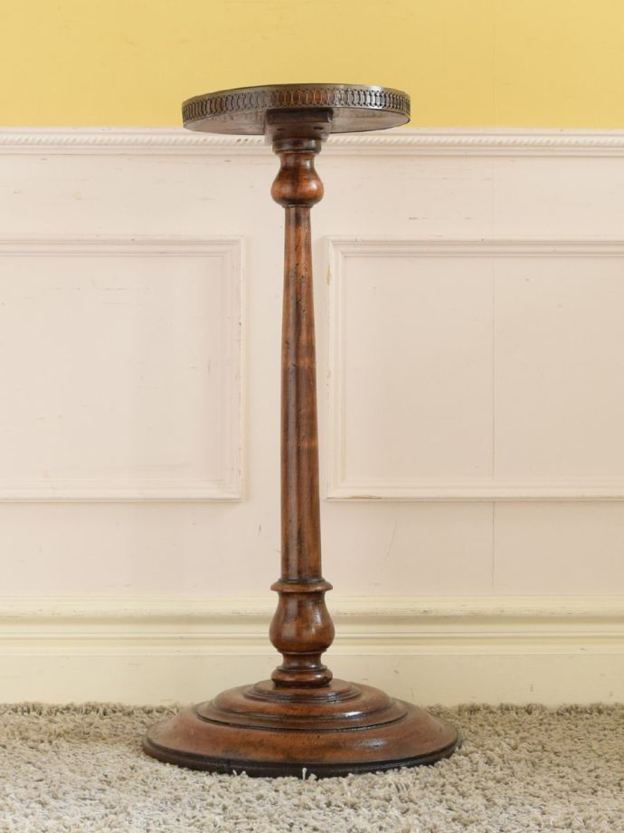 オケージョナルテーブルの側面