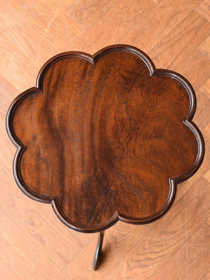 アンティークのテーブルの天板